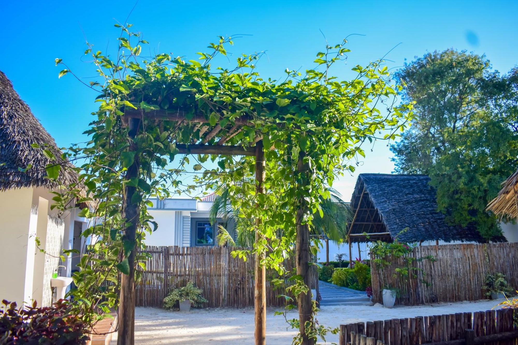 Uhuru House And Restaurant Nungwi Ngoại thất bức ảnh