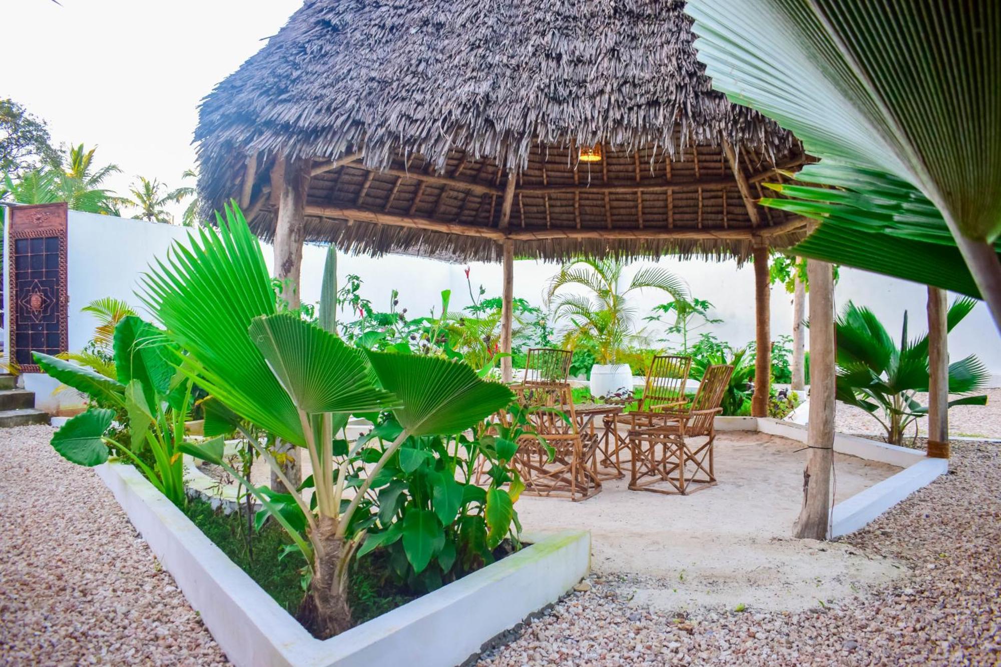 Uhuru House And Restaurant Nungwi Ngoại thất bức ảnh
