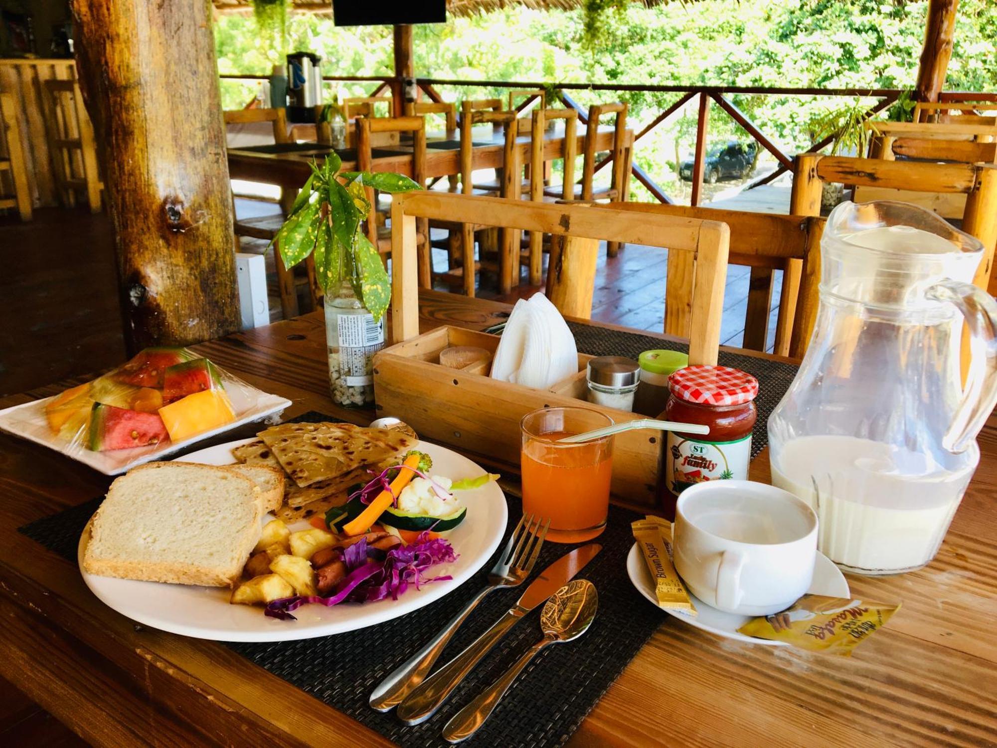 Uhuru House And Restaurant Nungwi Ngoại thất bức ảnh