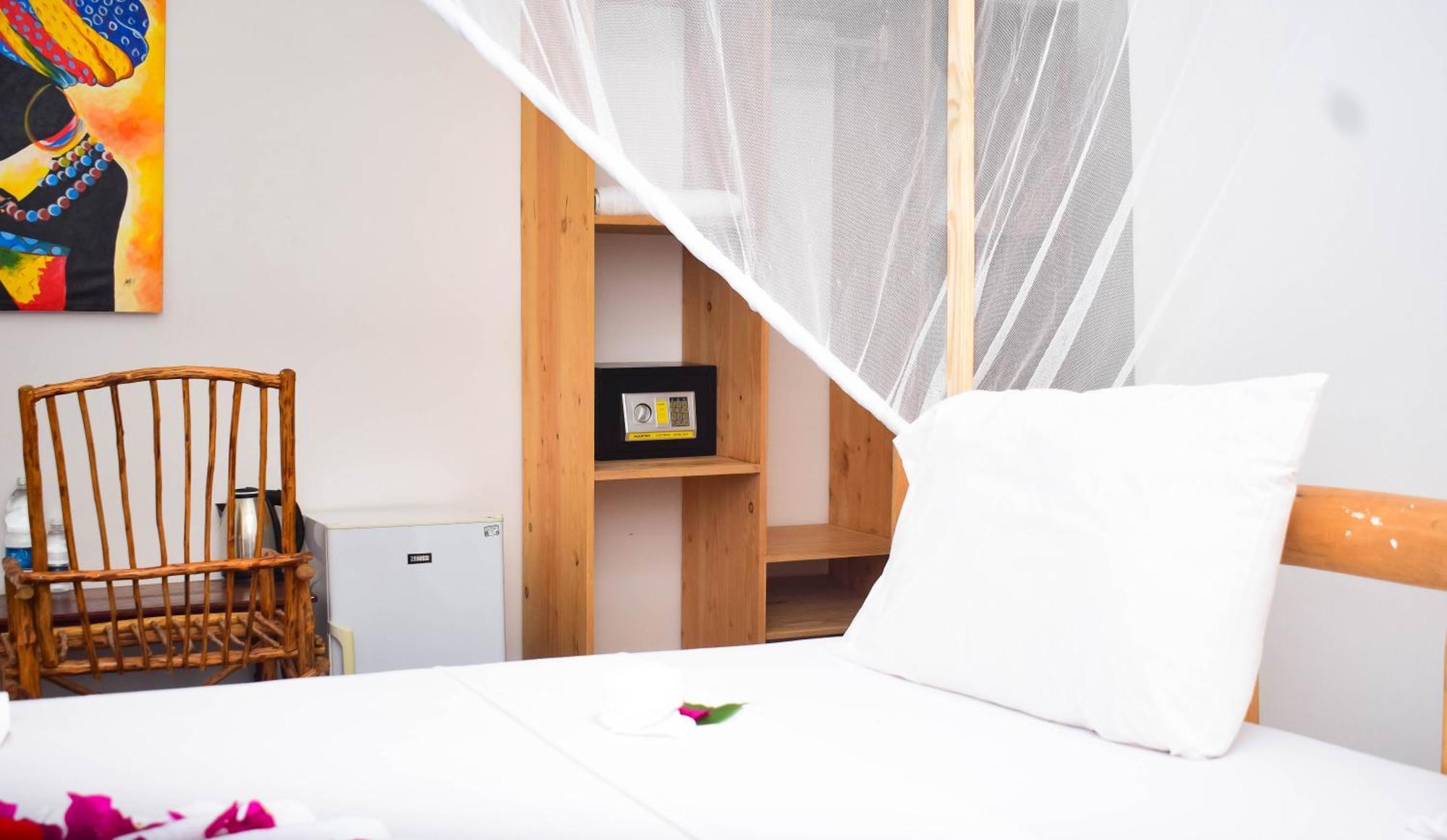 Uhuru House And Restaurant Nungwi Ngoại thất bức ảnh