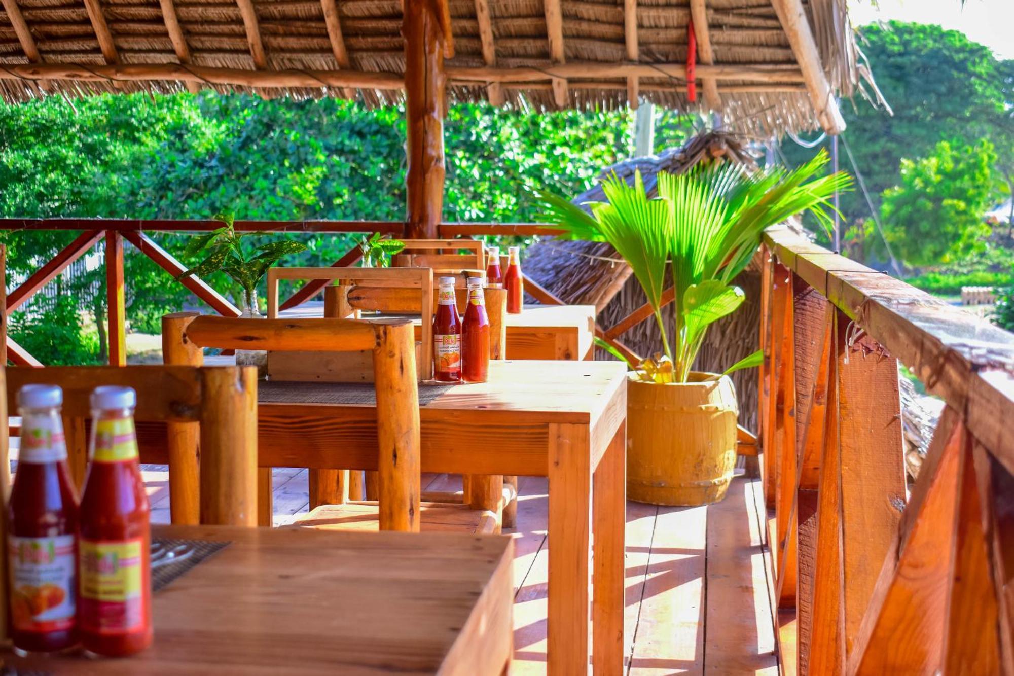 Uhuru House And Restaurant Nungwi Ngoại thất bức ảnh